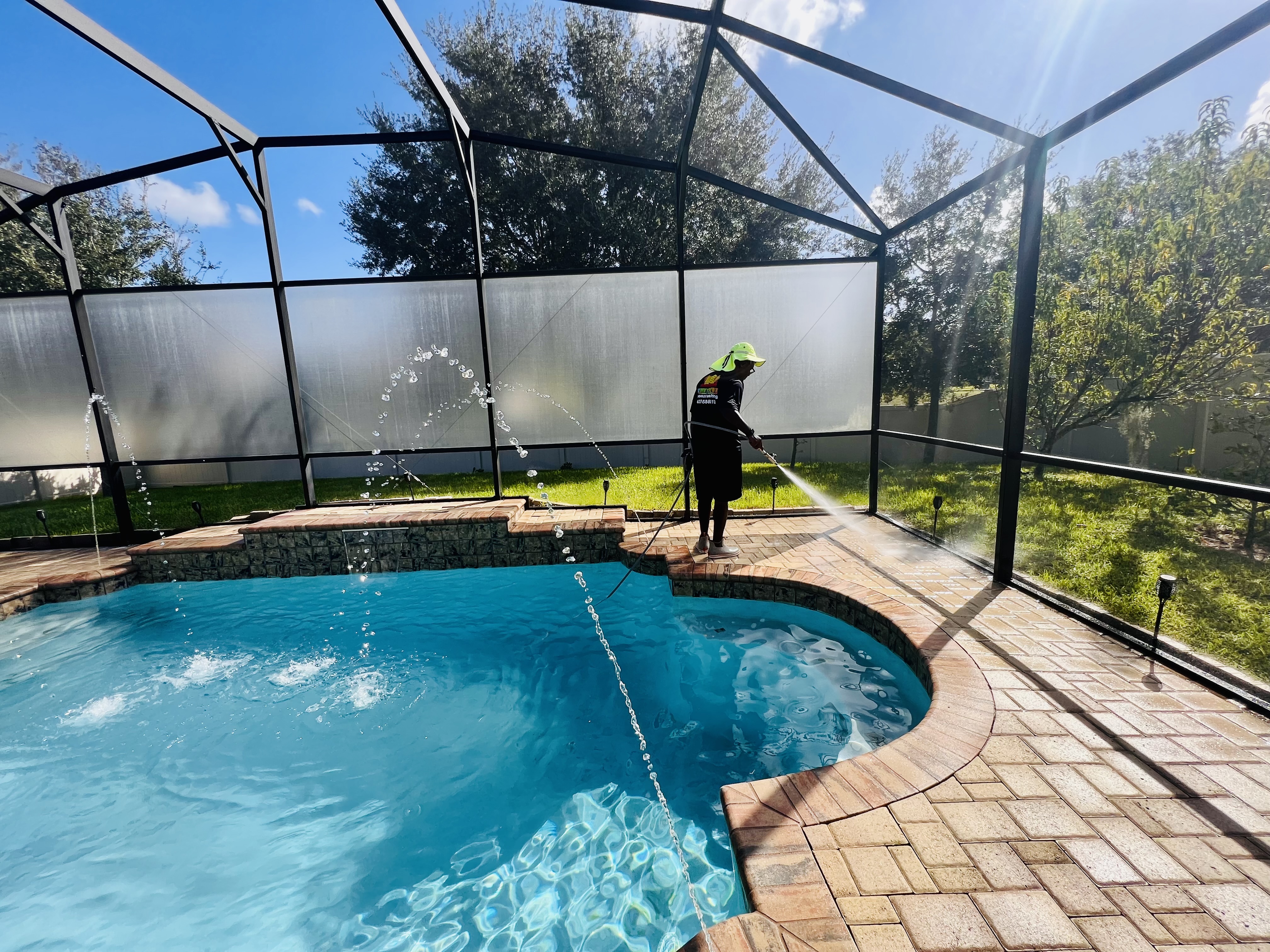 🌊 Revitalize Your Pool Deck: Expert Pressure Washing in Sunny Orlando, Florida! 🌴